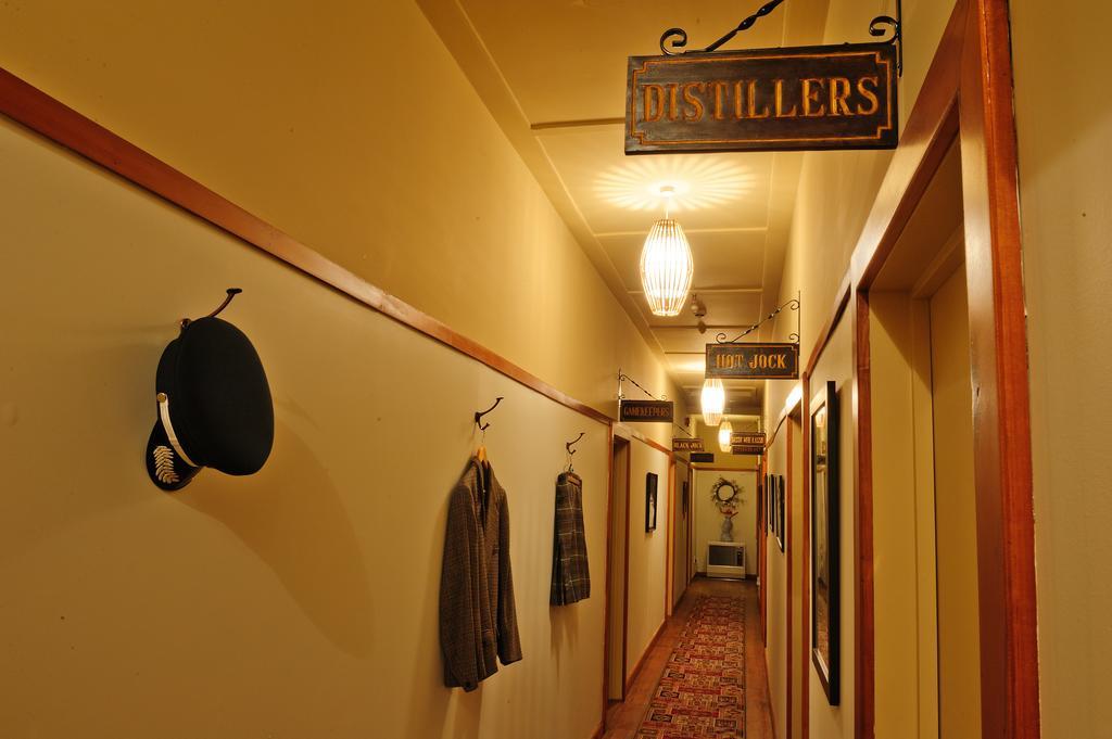 Blacks Hotel Ophir Екстериор снимка